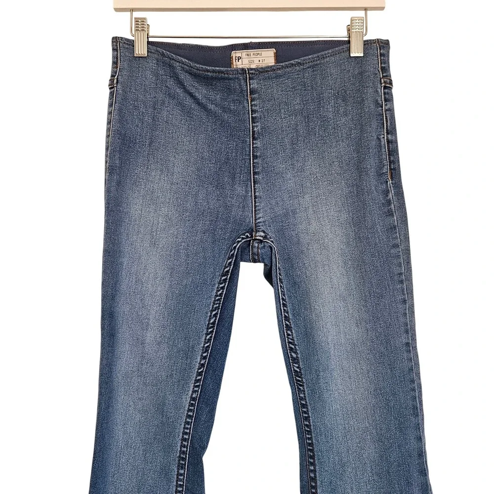 Free People Penny Pull On‎ Flare Jeans Medium Wash Blue High Rise Bell Bottom 27 - Picture 6 of 13